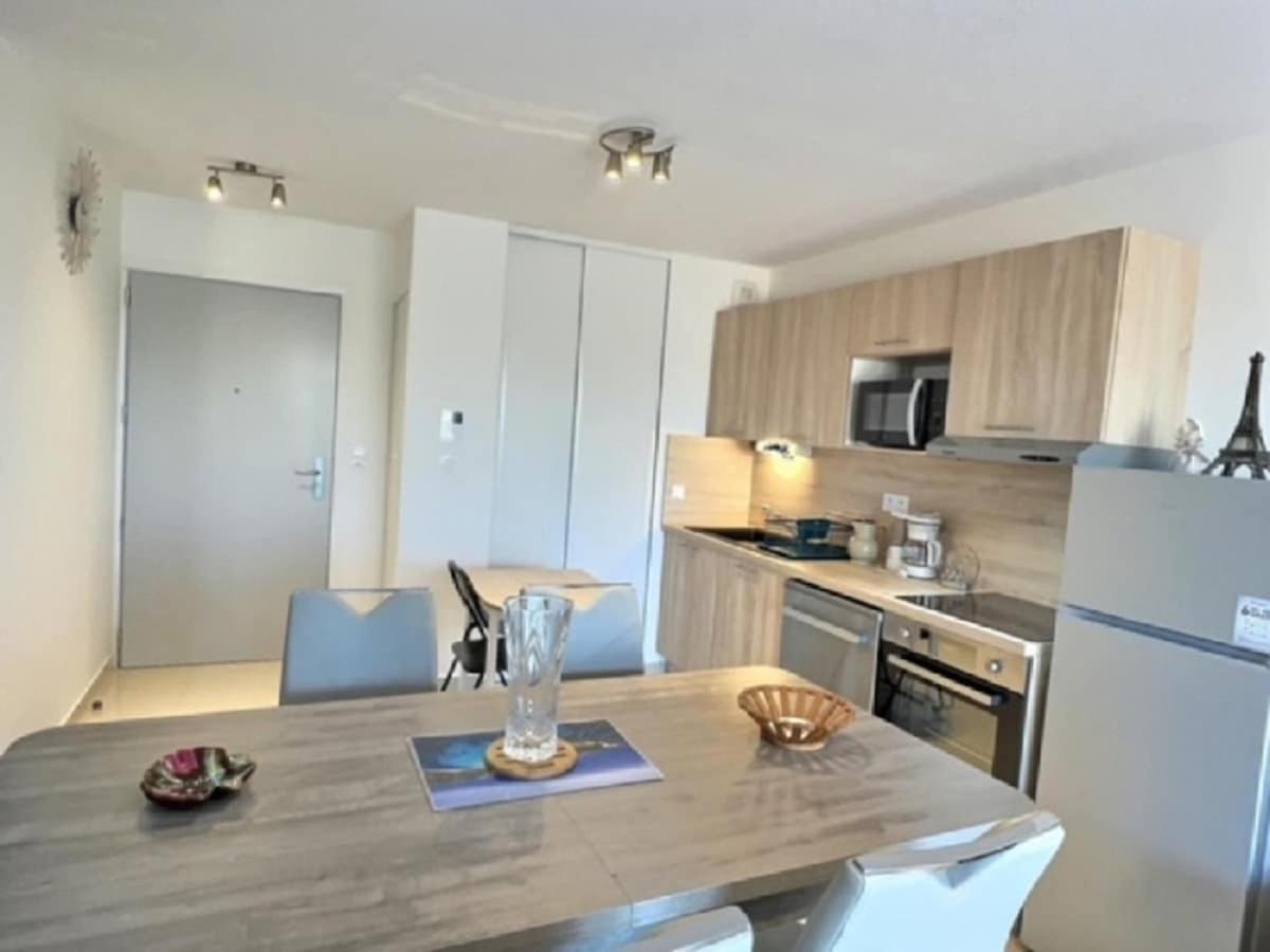 A 150M De La Plage - Coquet Appartement Pour 4 Personnes Виас Екстериор снимка