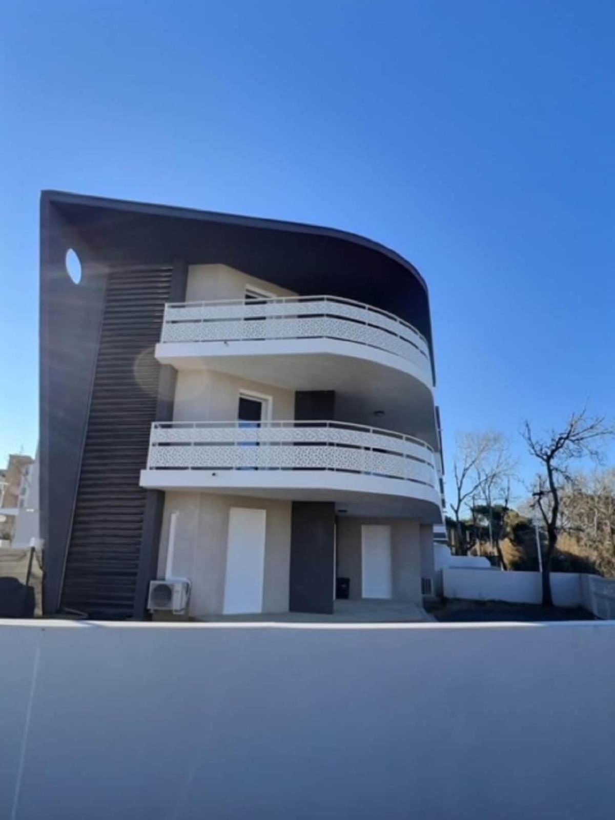 A 150M De La Plage - Coquet Appartement Pour 4 Personnes Виас Екстериор снимка